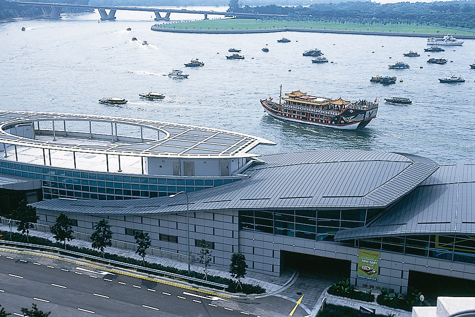 싱가폴 쇼핑센타 - QUARTZ-ZINC 스탠딩심